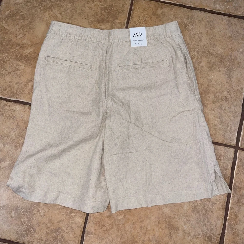 Zara | NWT! Men’s Linen Wide Short Fit Shorts Size: Medium - Picture 3 of 3
